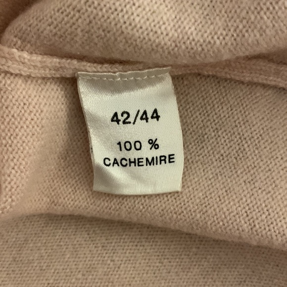 Beige-pink cashmere turtleneck sweater - Picture 5 of 6